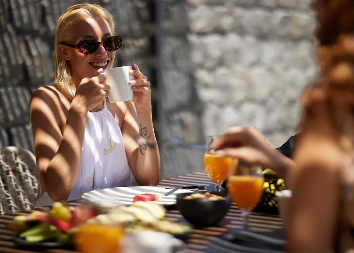 Aernia & Art Villa *