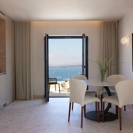 Willa Aernia & Art Akrotírion