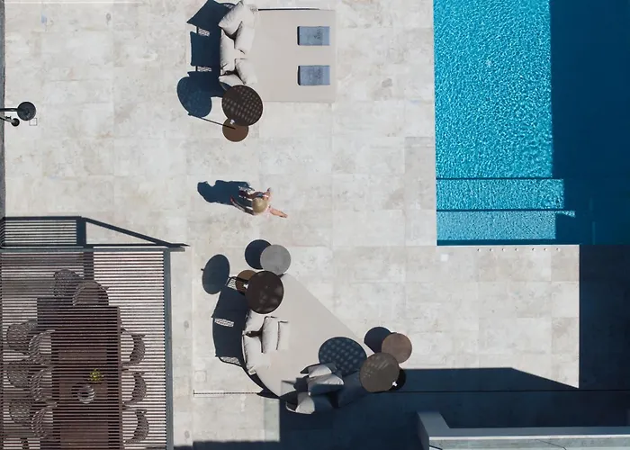 Aernia & Art فيلة Akrotírion